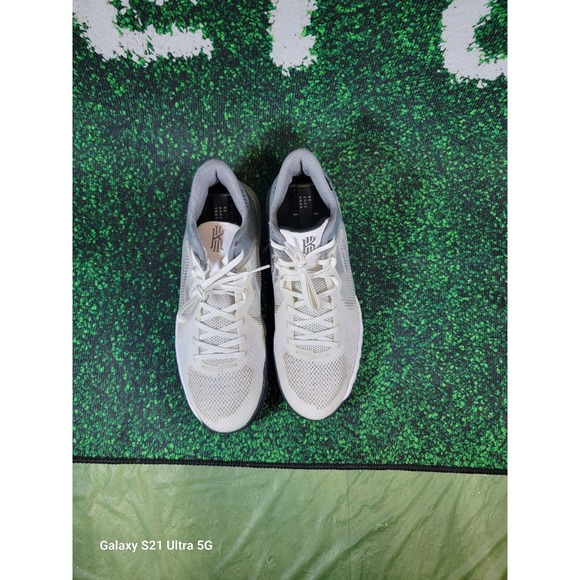Nike Kyrie Flytrap 5 Mid White Smoke Grey Chrome Sneakers Size 6 Y / DD0340-112 - Picture 6 of 10